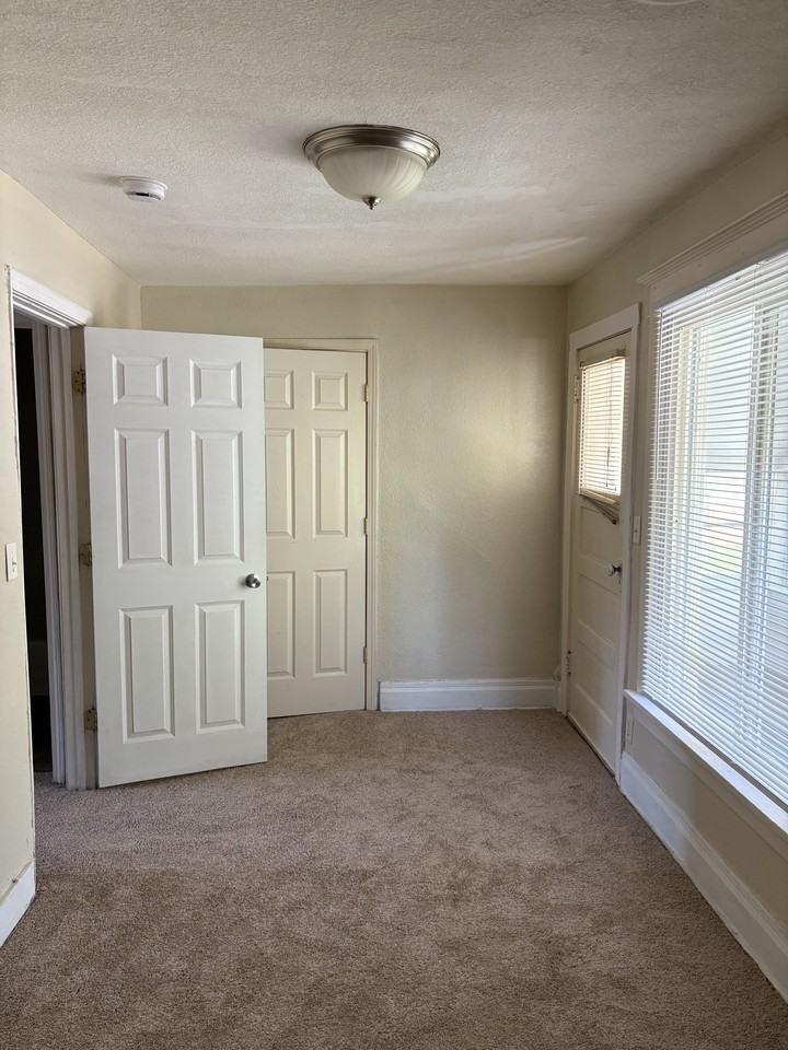3022 Thomas Ave N #1 - Photo 6 of 15