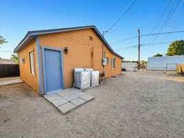 featured image of 240 1/2 E Beech Ave #1