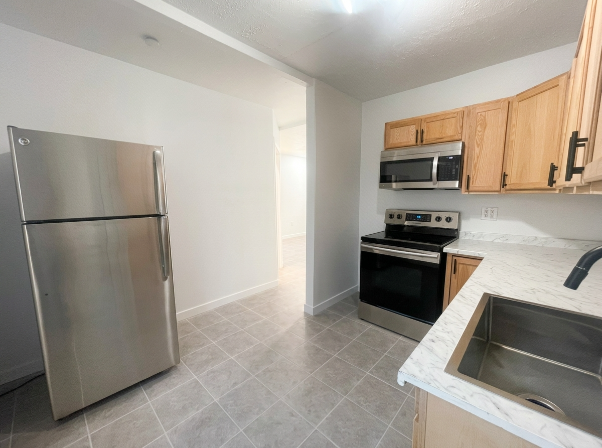240 1/2 E Beech Ave #1 - Photo 4 of 20