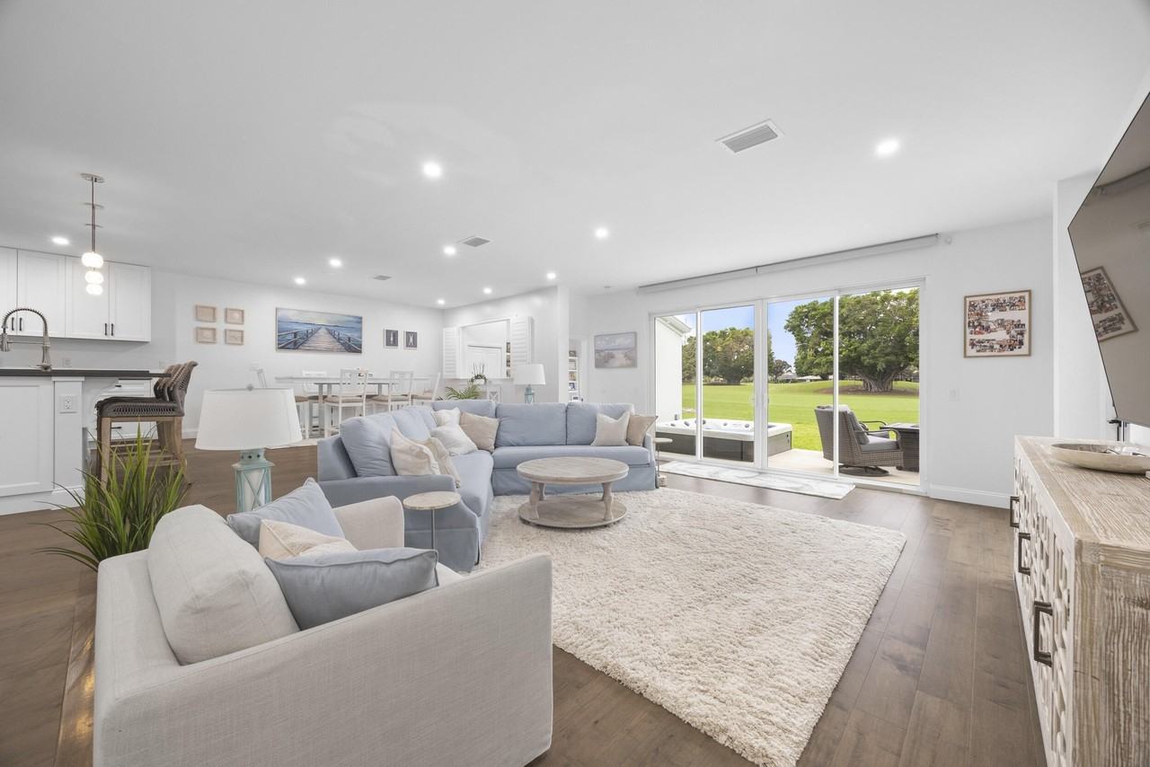 17235 Bay St - Photo 4 of 47
