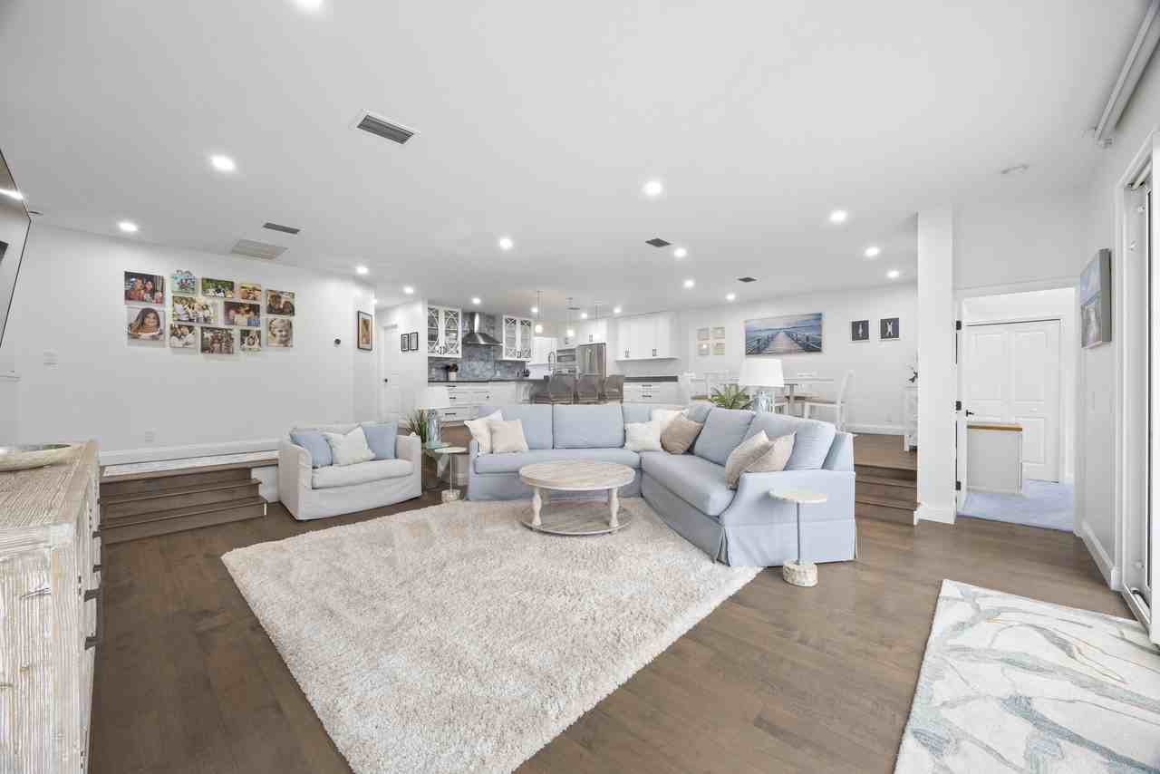 17235 Bay St - Photo 5 of 47