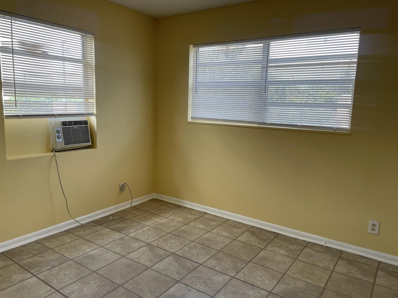 914 4th St #3 - Photo 4 of 6
