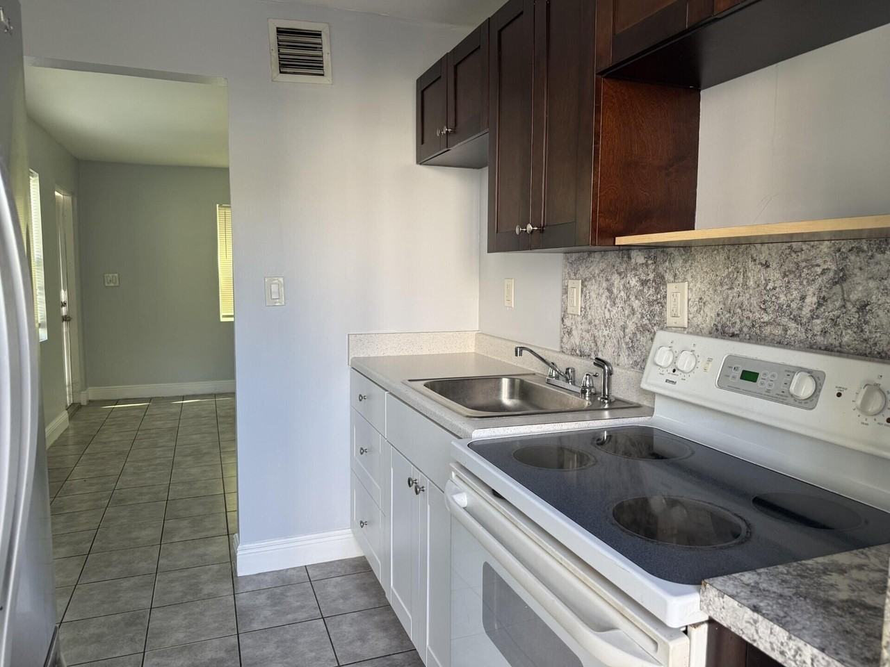 805 3rd St #1 - Photo 3 of 7