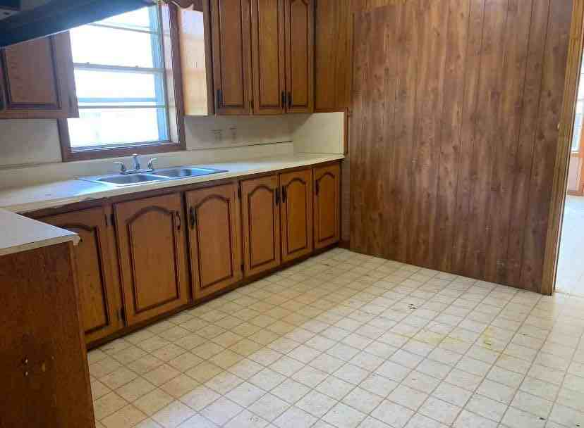 820 Raymond St #1 - Photo 2 of 8