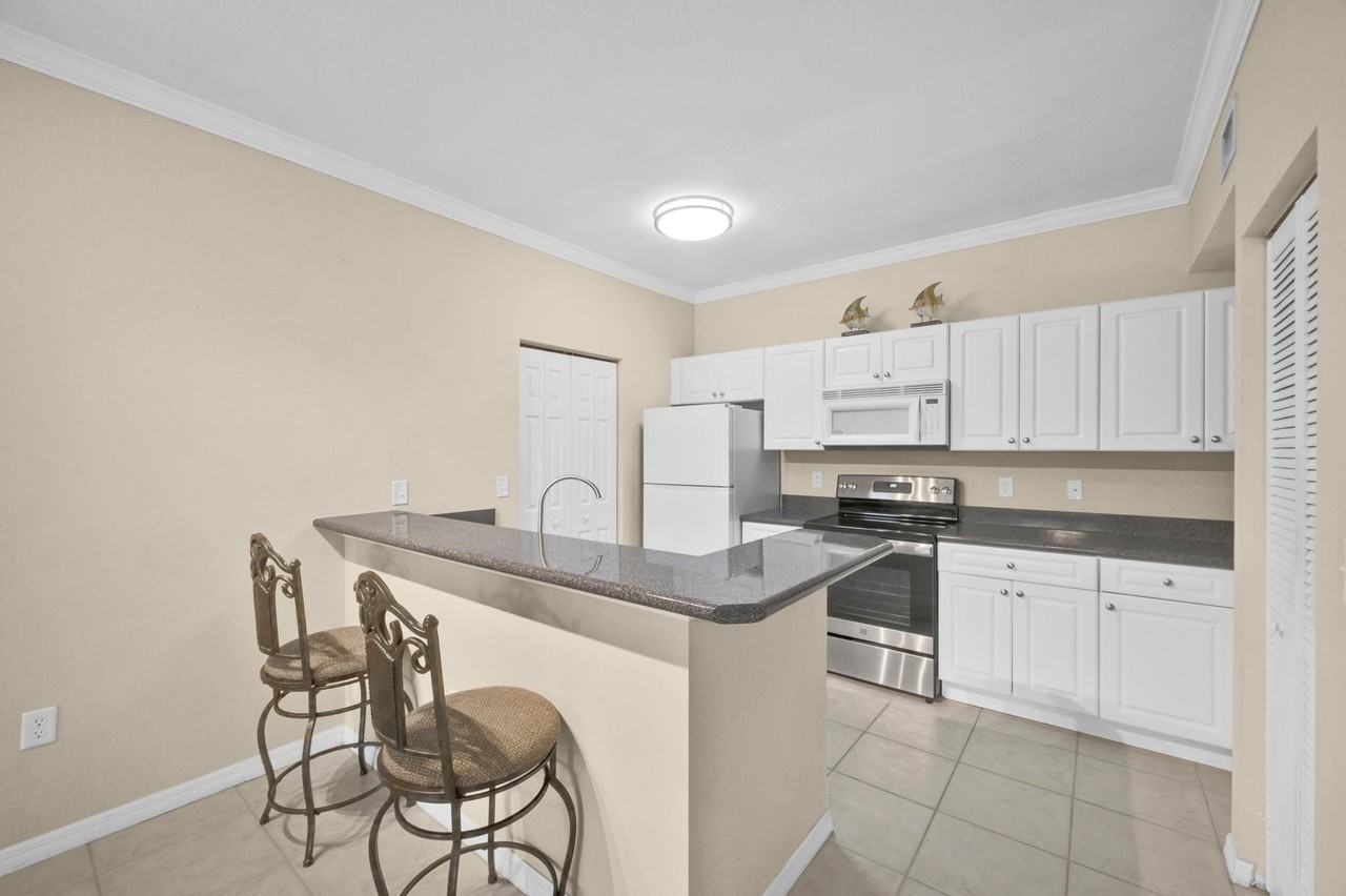 390 Se Rogers Ct - Photo 3 of 25
