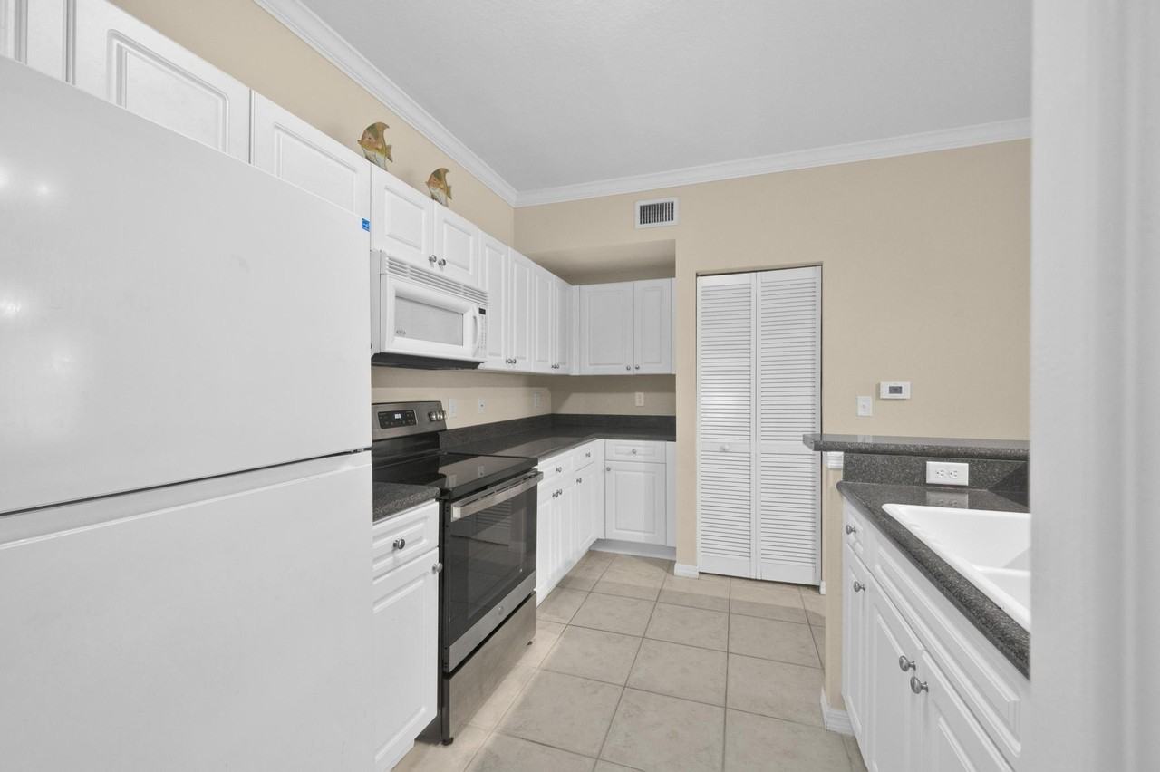 390 Se Rogers Ct - Photo 7 of 25