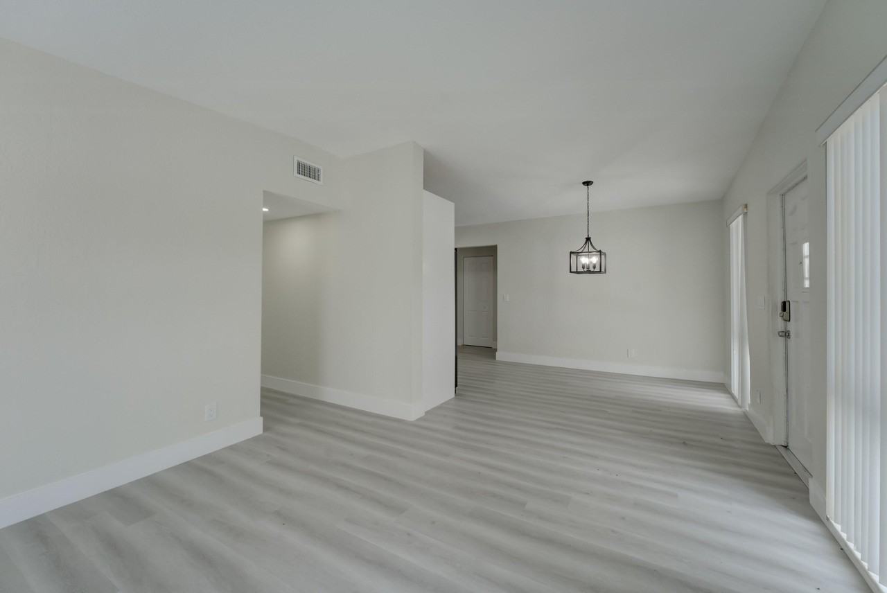 840 Bradley St - Photo 6 of 35