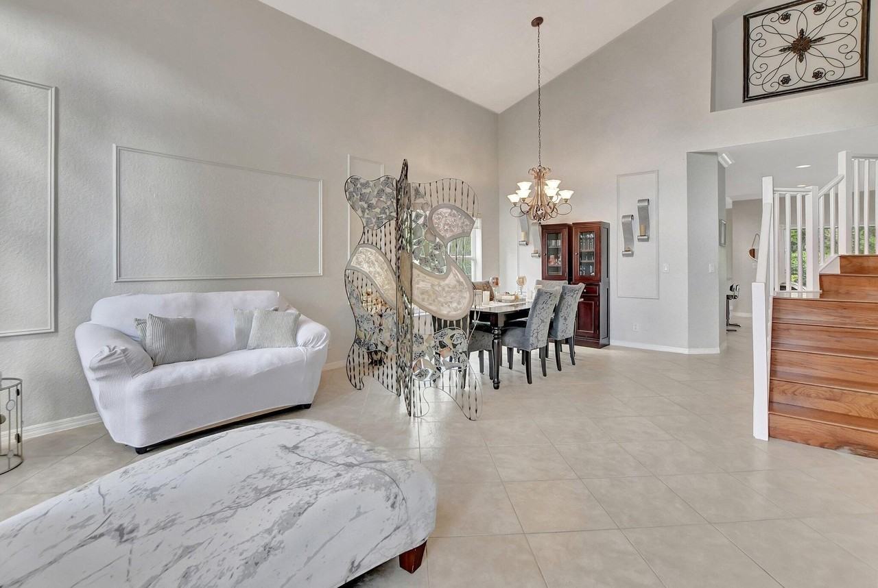 21783 Philmont Ct - Photo 3 of 31