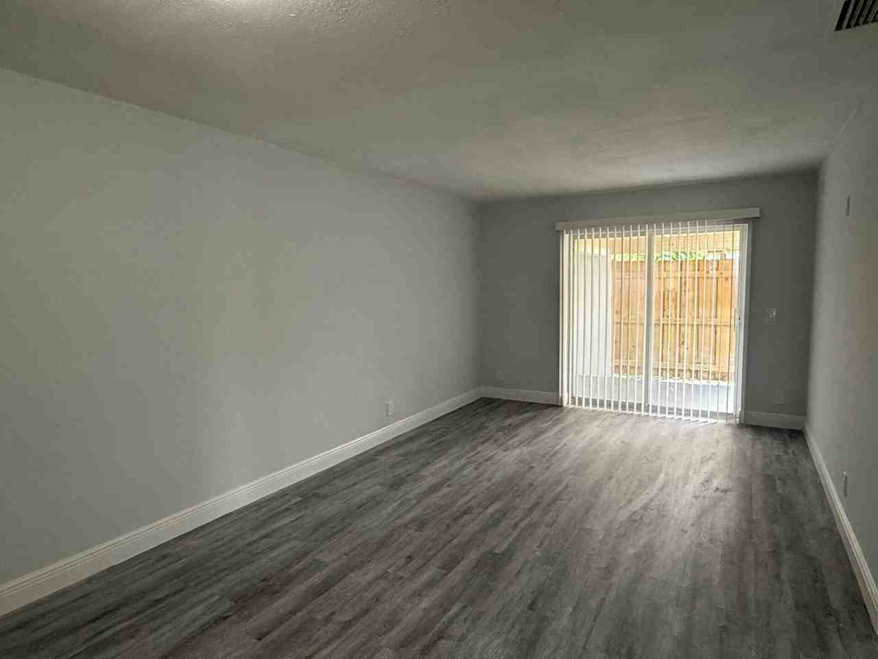 3525 Avenue J - Photo 2 of 10