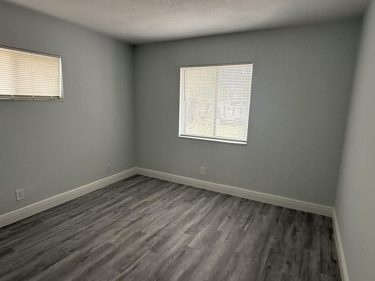 3525 Avenue J - Photo 4 of 10