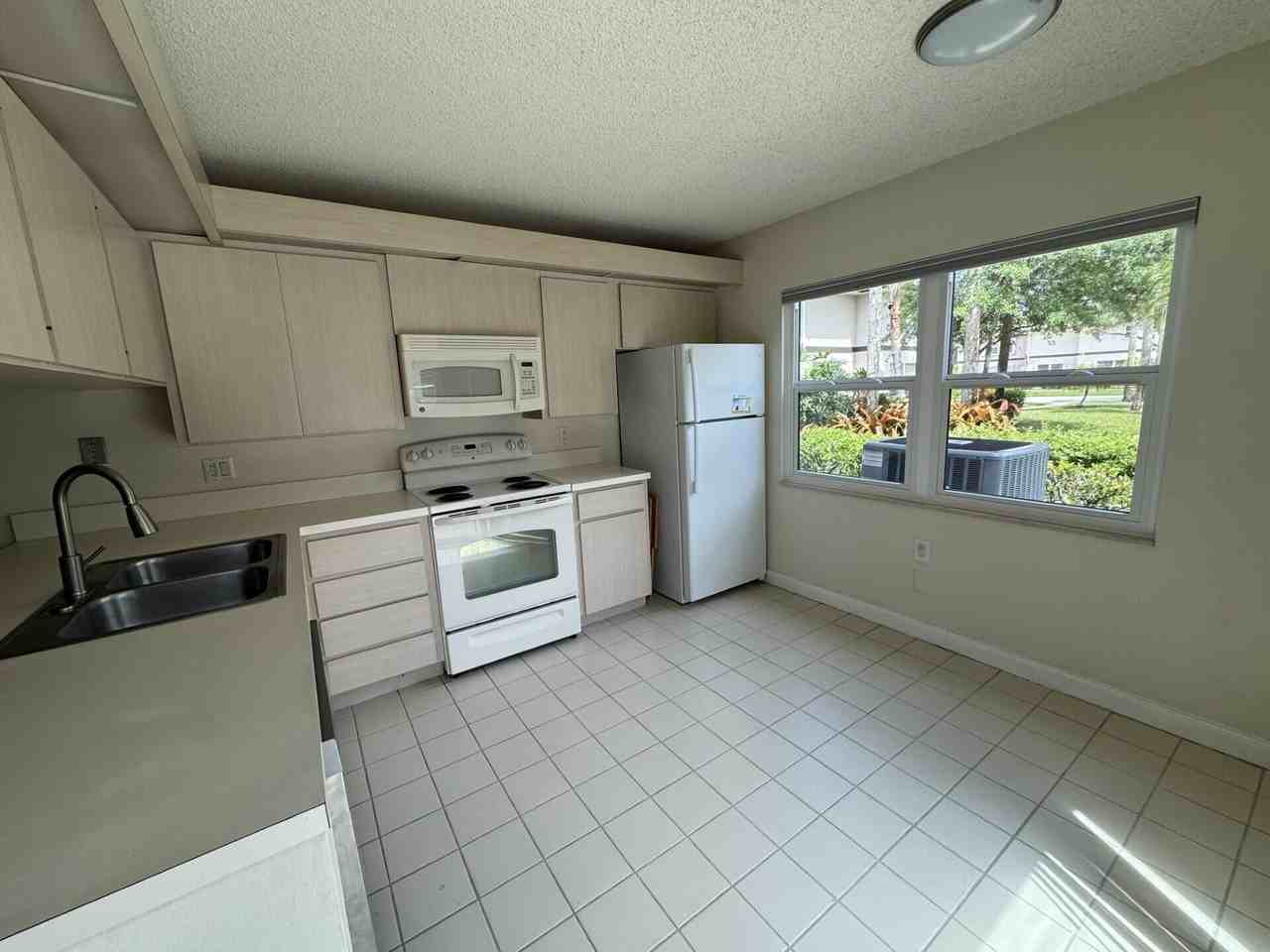 20 Bedford Ct #C - Photo 5 of 20