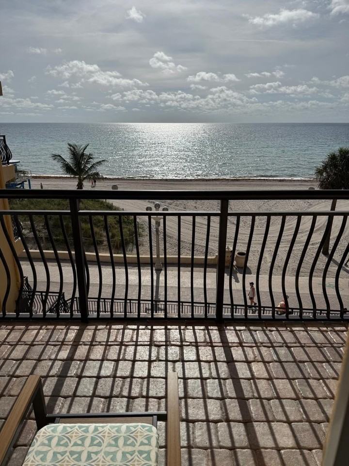 1815 N Surf Rd #402 - Photo 4 of 35