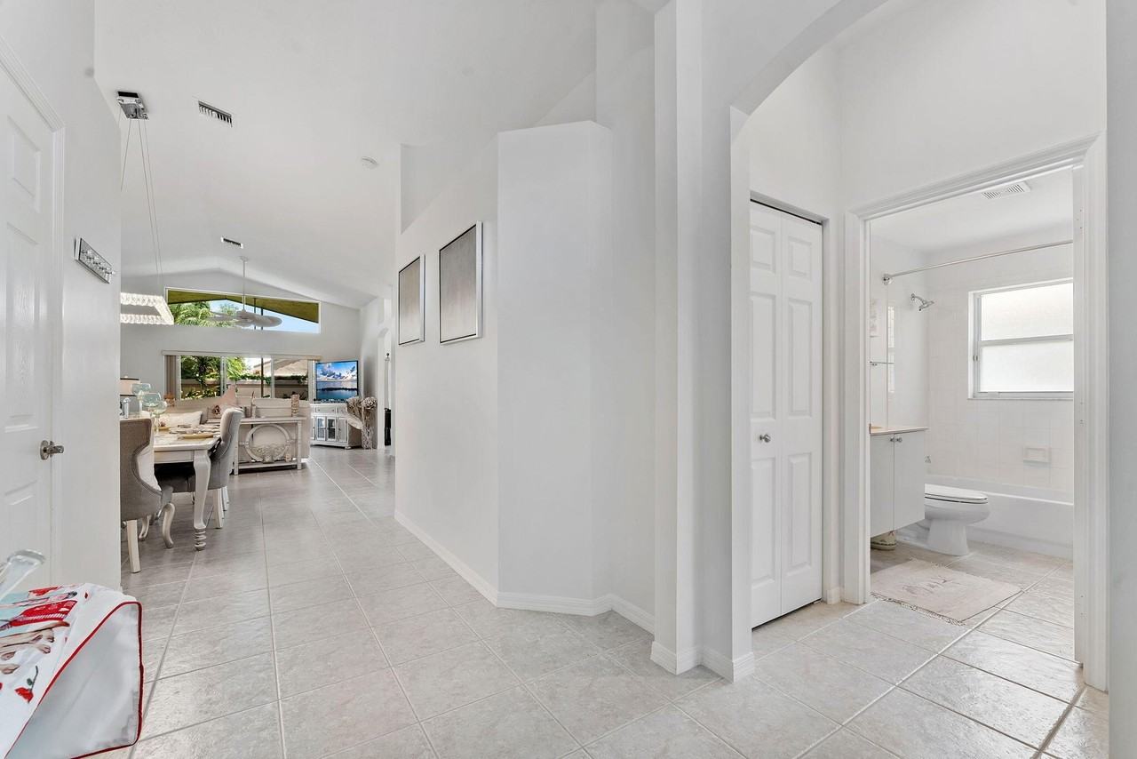 6887 Viale Elizabeth - Photo 3 of 50