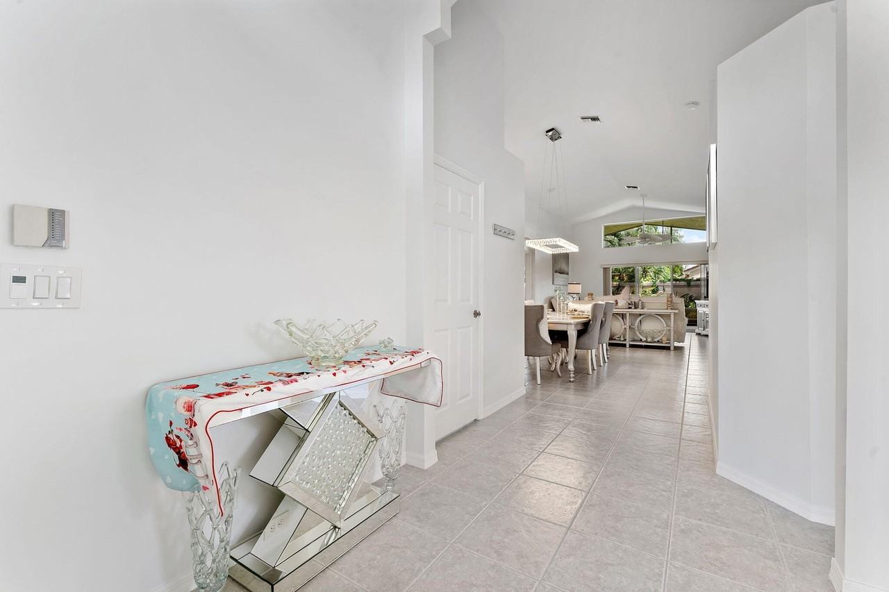 6887 Viale Elizabeth - Photo 4 of 50