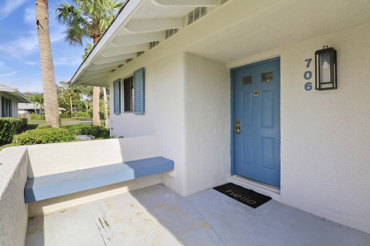 706 Club Dr - Photo 2 of 21