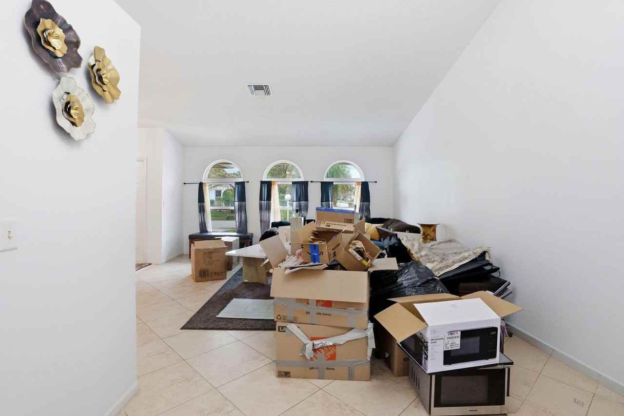 2171 Nw 76th Ave - Photo 5 of 34