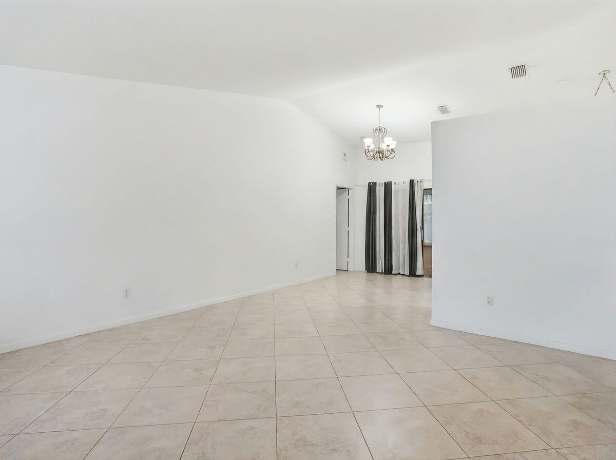 2171 Nw 76th Ave - Photo 6 of 34