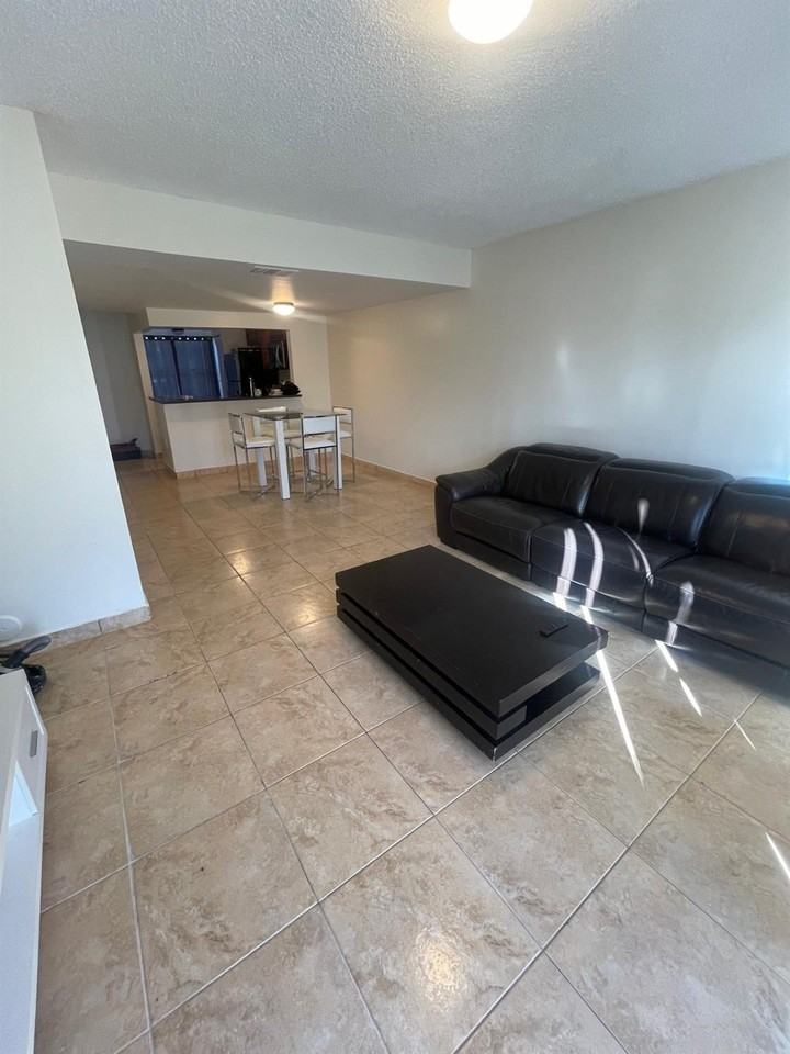 3910 Nw 90th Ave #3910 - Photo 4 of 15