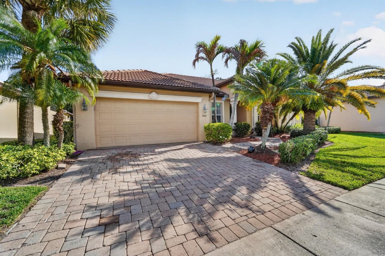 854 Sw Saint Tropez Ct - Photo 4 of 30