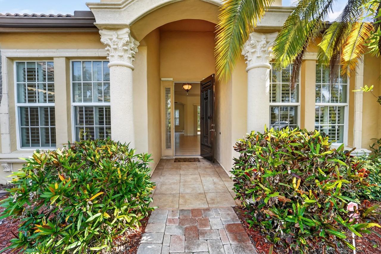 854 Sw Saint Tropez Ct - Photo 6 of 30