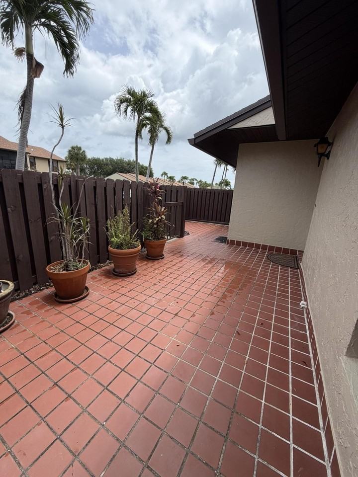 809 Sky Pine Way #F - Photo 3 of 25