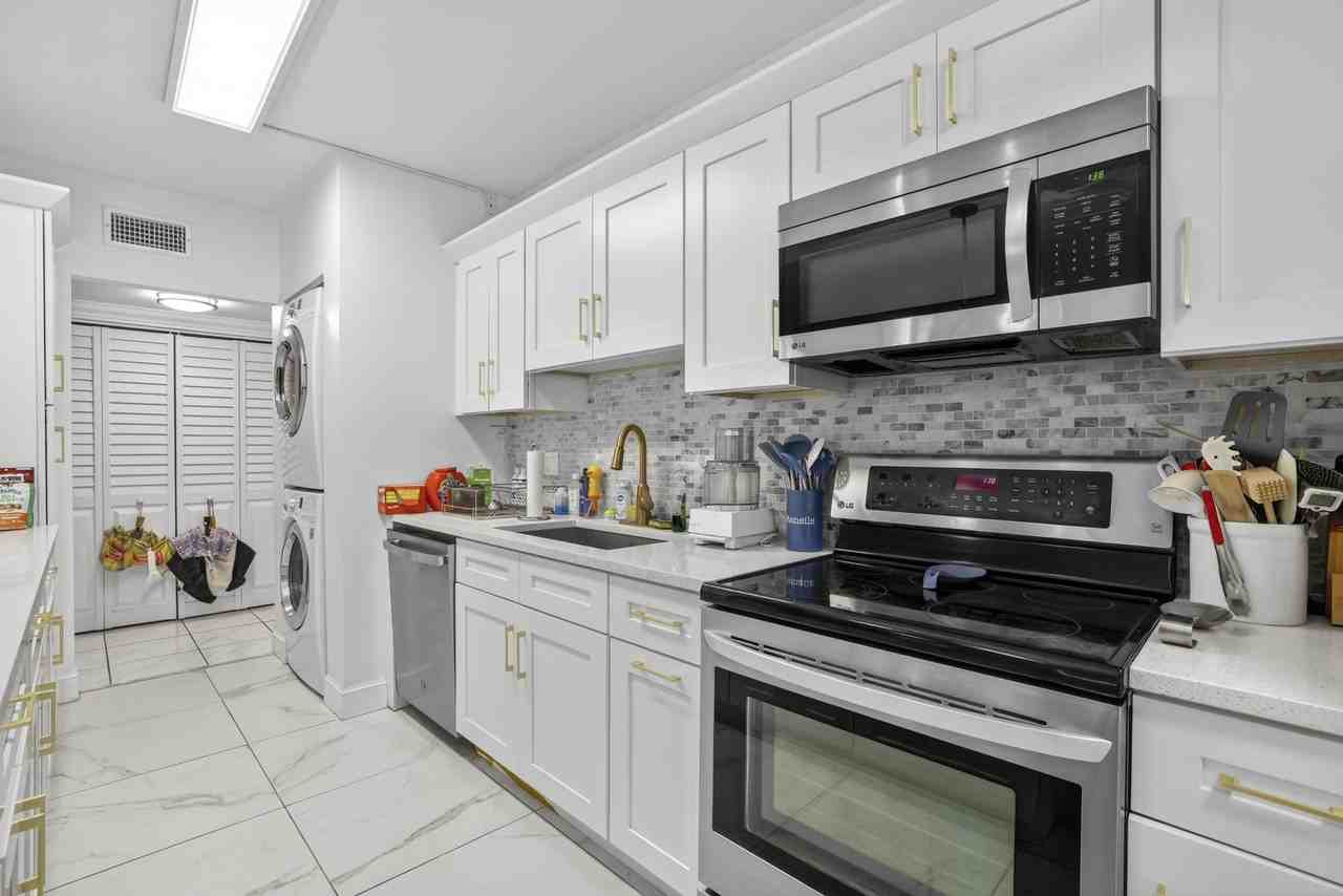 6328 Longboat Ln W #101 - Photo 3 of 15