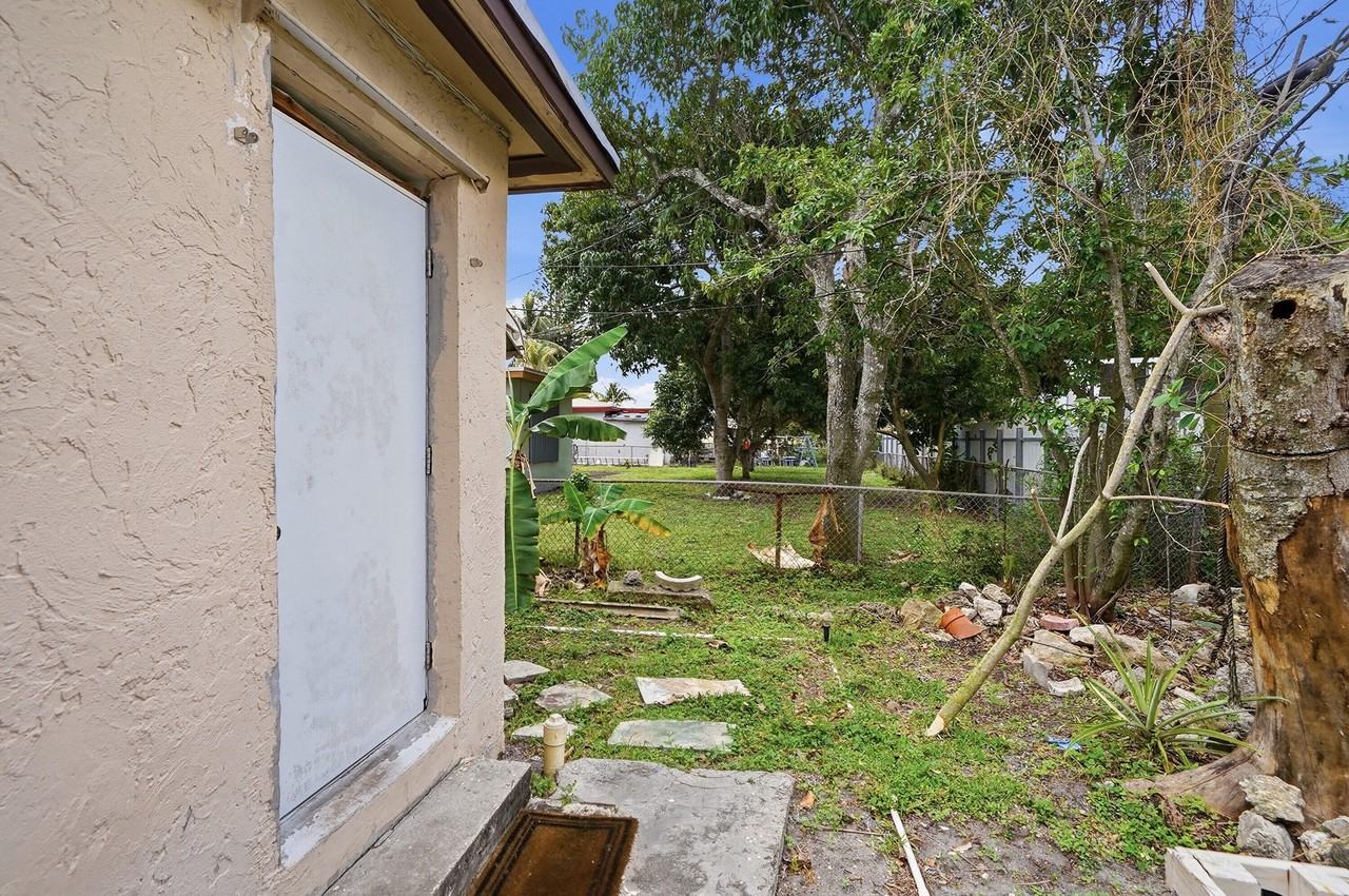 2130 Sw 67th Ave #A - Photo 3 of 10