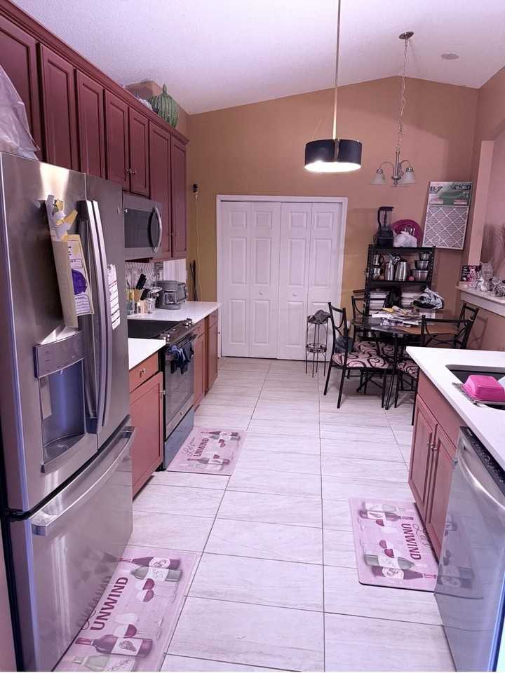 1886 Se Gifford St - Photo 3 of 14
