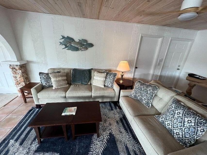 1540 Lantana Ln - Photo 2 of 13