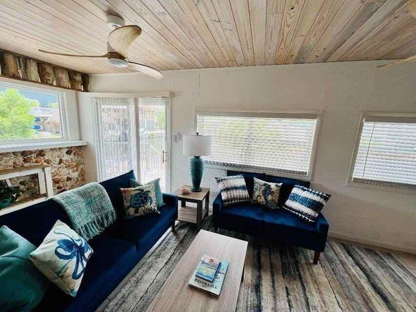 1540 Lantana Ln - Photo 3 of 13
