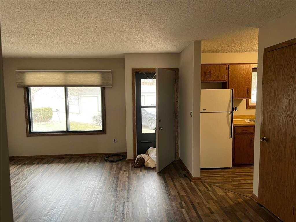 1615 Commercial Ave #203 - Photo 4 of 10
