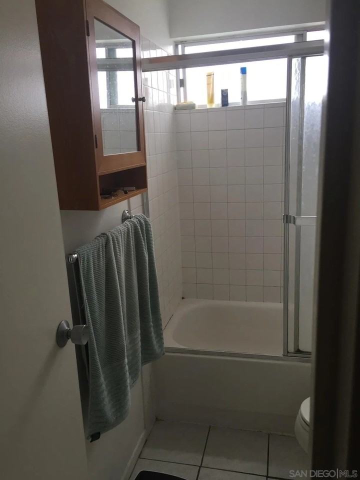 1645 Emerald St #2I - Photo 7 of 12