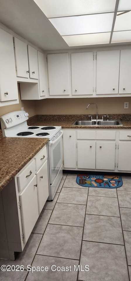 223 Columbia Dr #319 - Photo 4 of 17