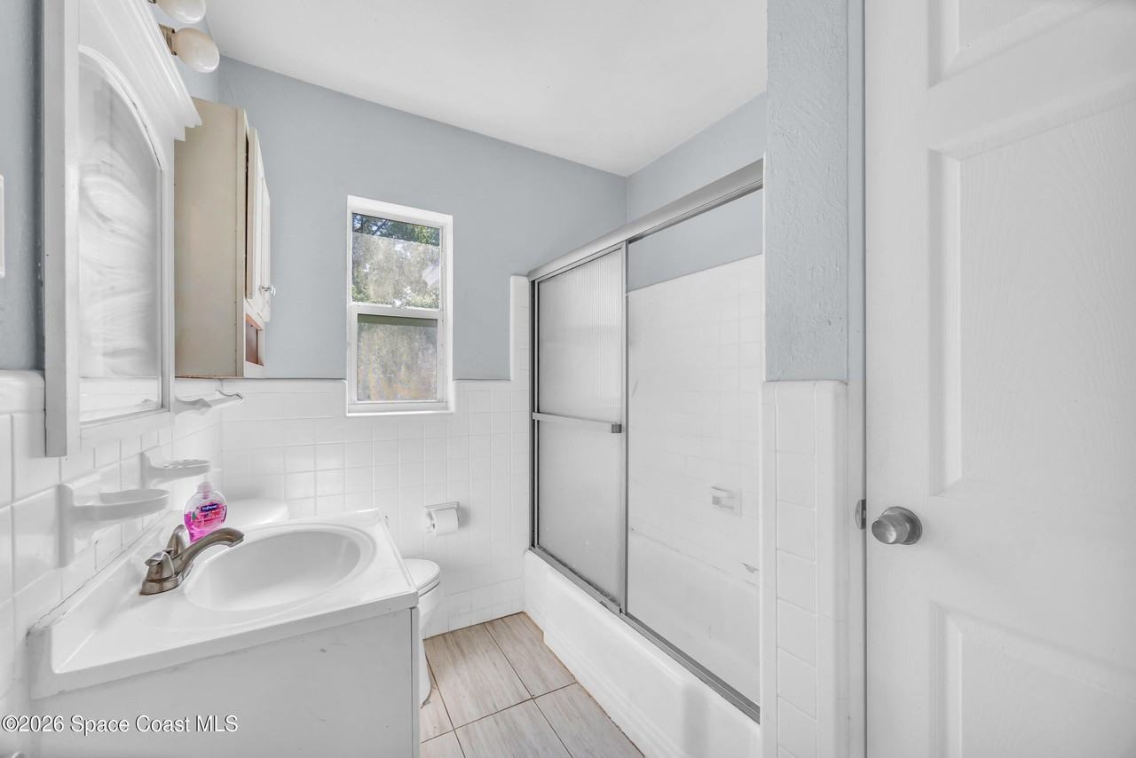 1306 S Lakemont Dr - Photo 3 of 36