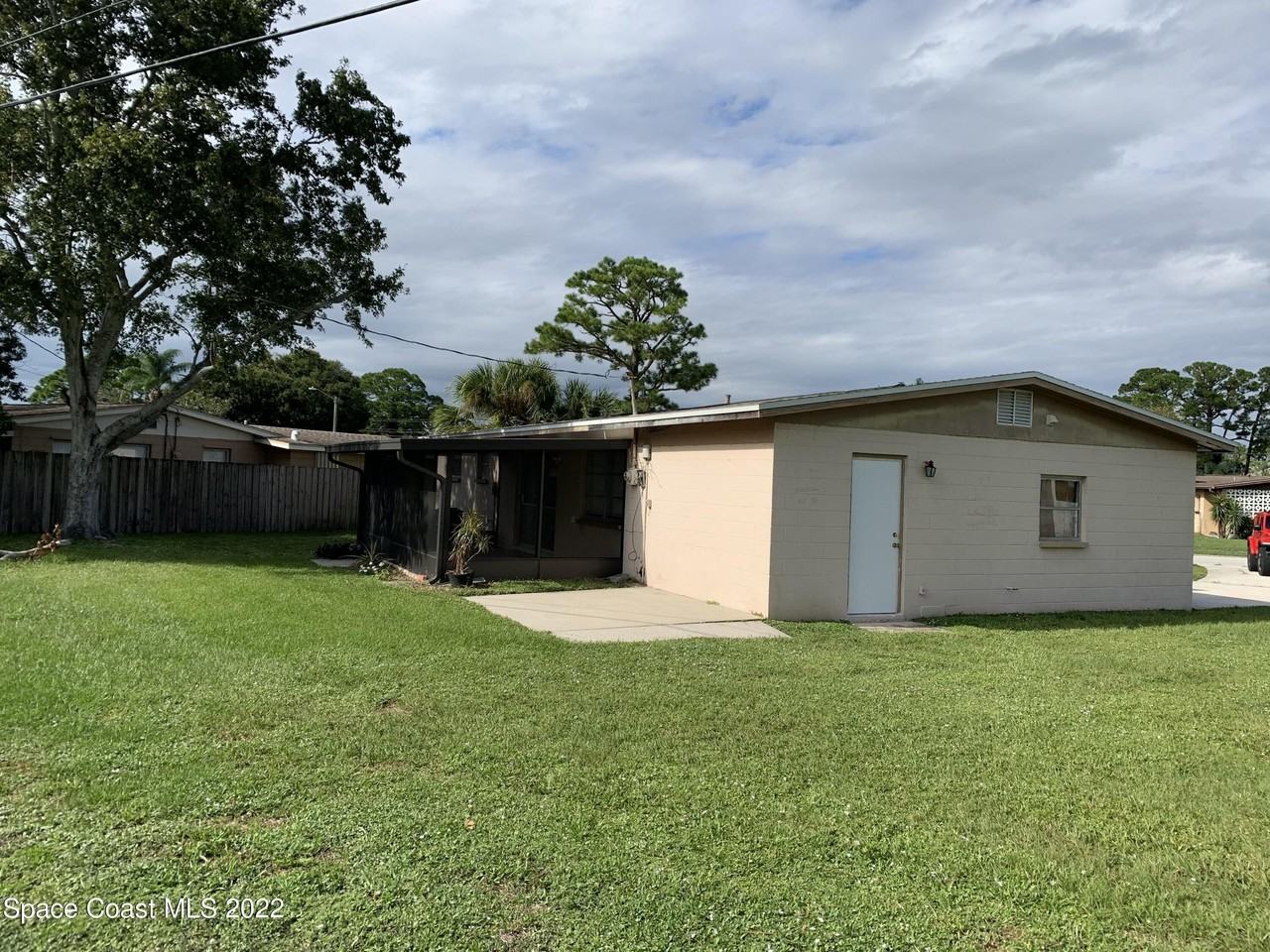 1003 Coronado Dr - Photo 2 of 12