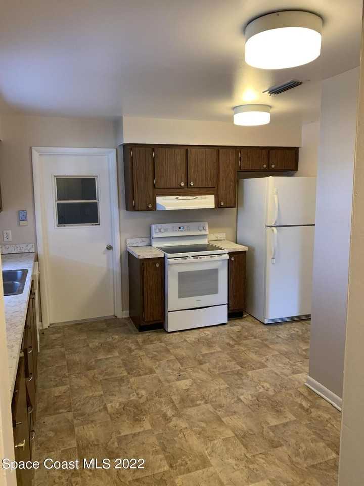 1003 Coronado Dr - Photo 3 of 12