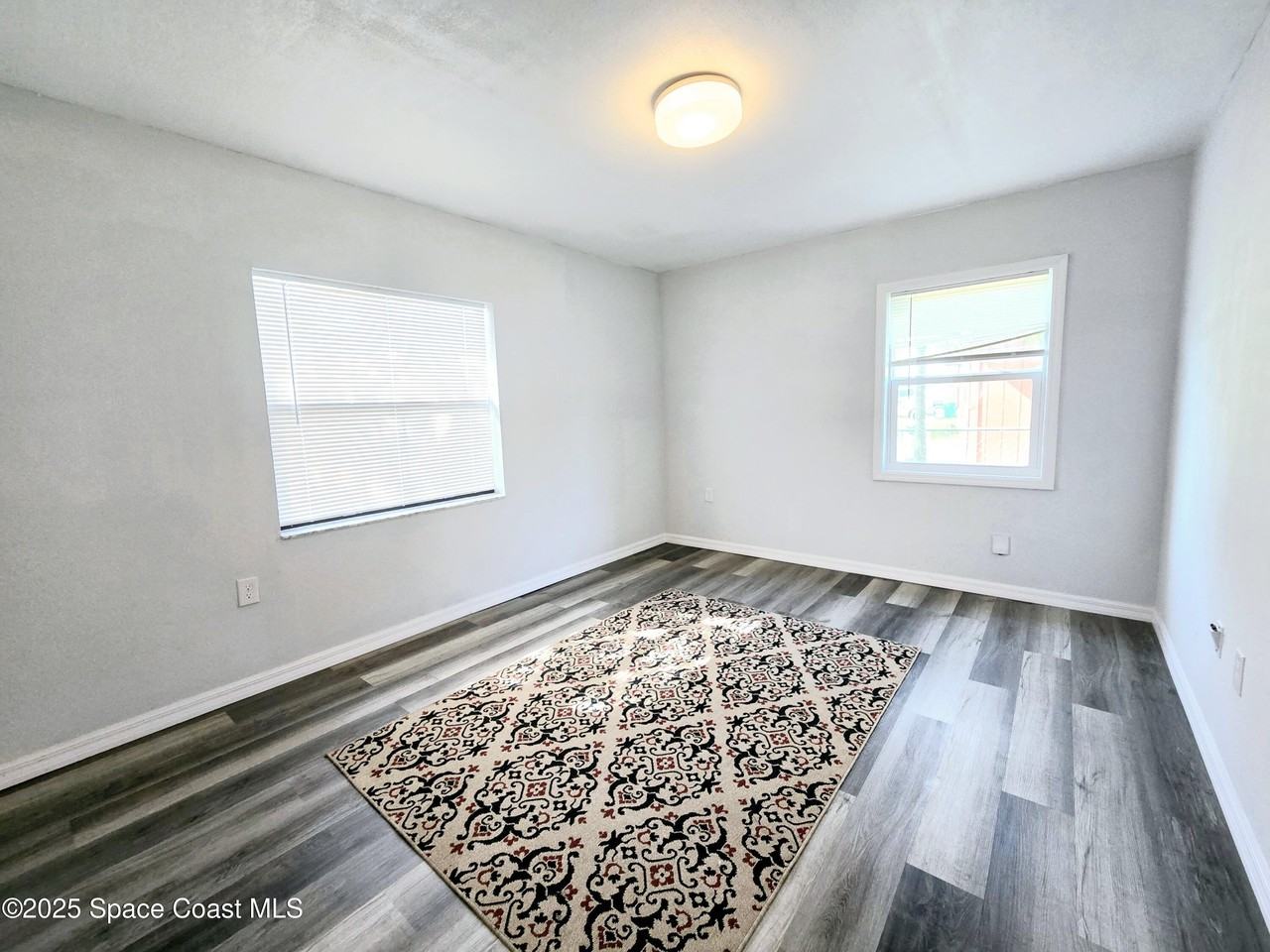 484 Poinciana Dr - Photo 7 of 43