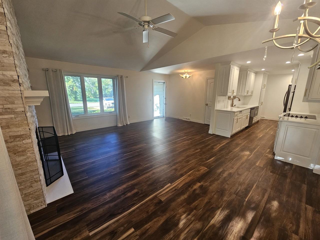 2674 Norwich St - Photo 5 of 26