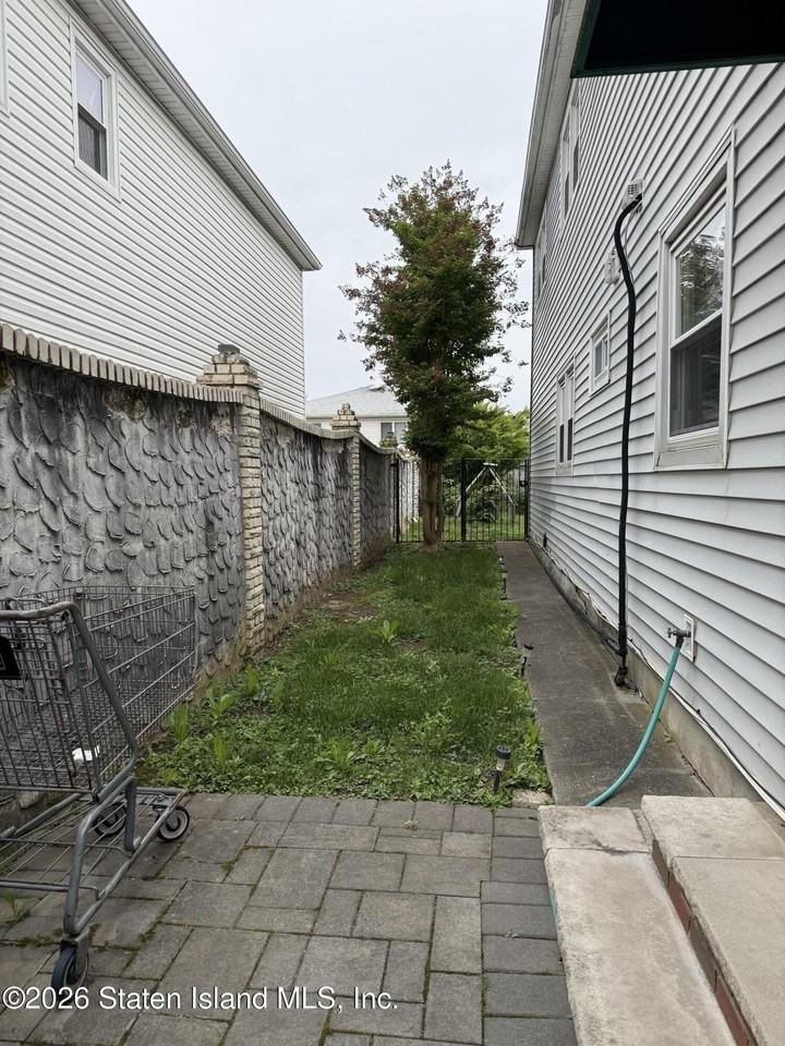 3 Elwood Ave - Photo 4 of 13