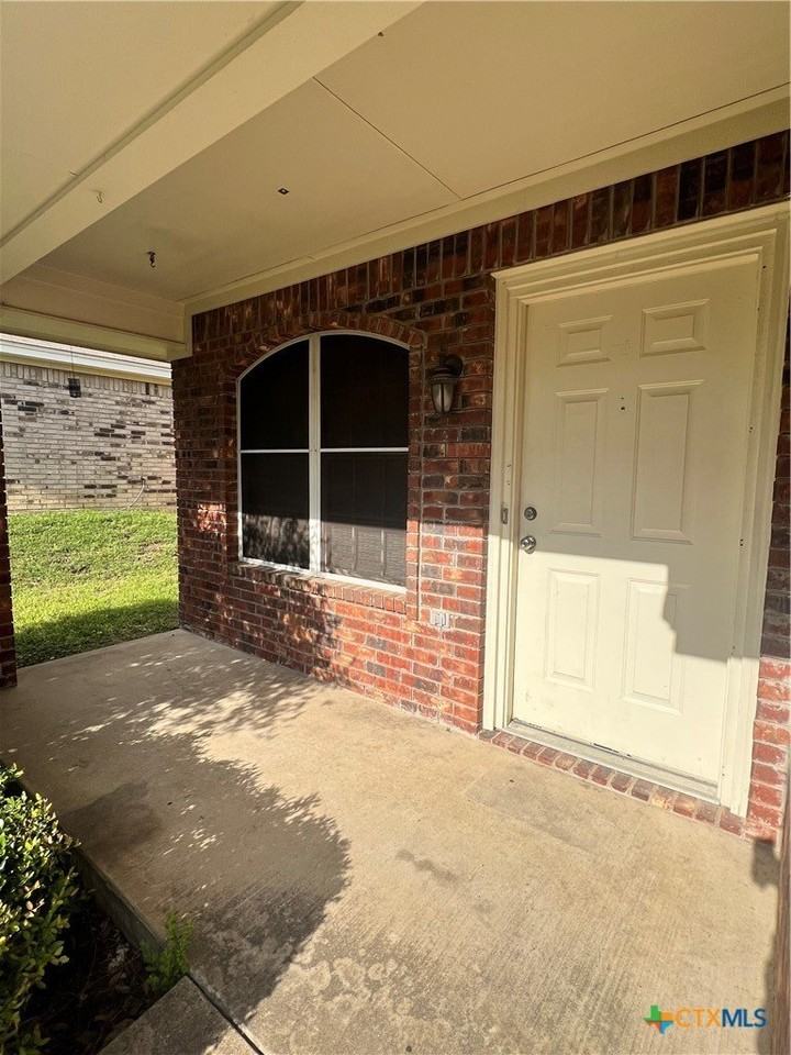 607 Olaf Dr - Photo 2 of 17
