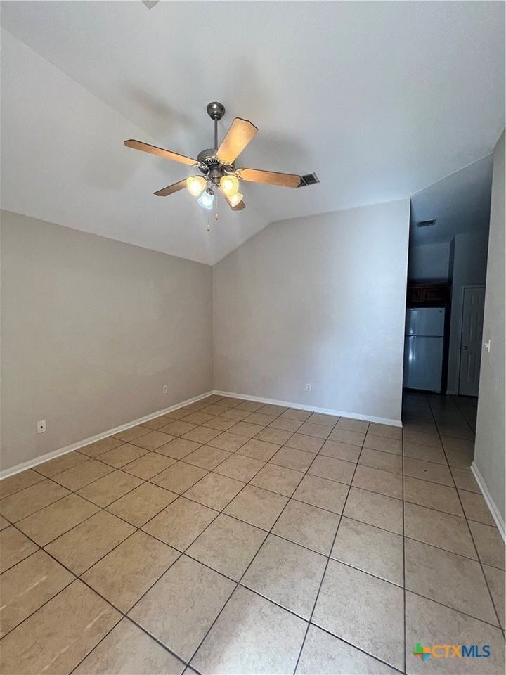 607 Olaf Dr - Photo 4 of 17
