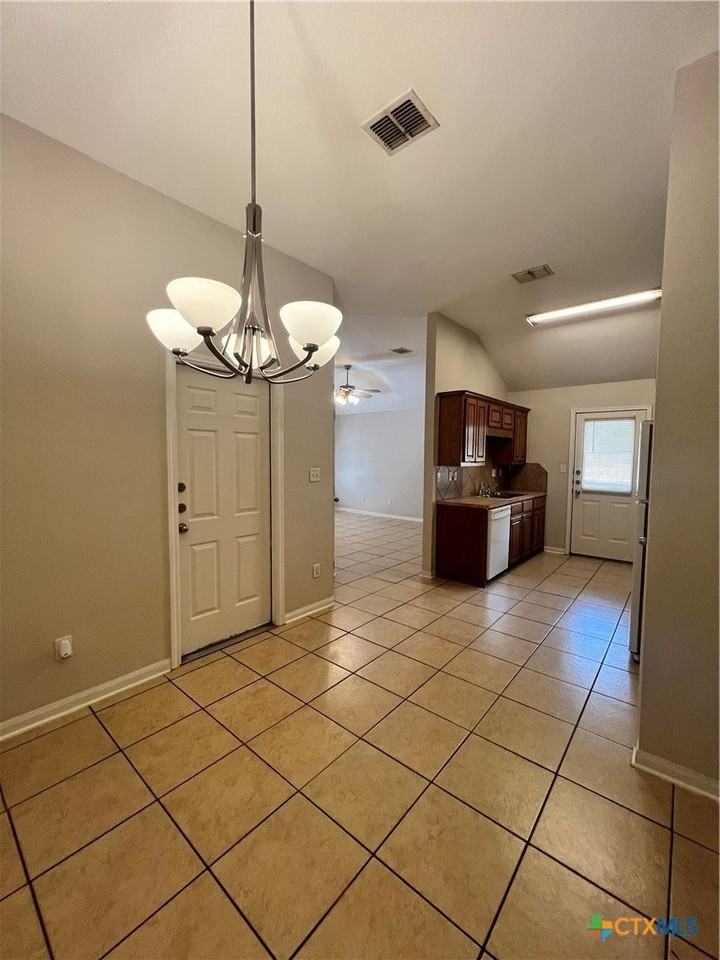 607 Olaf Dr - Photo 6 of 17