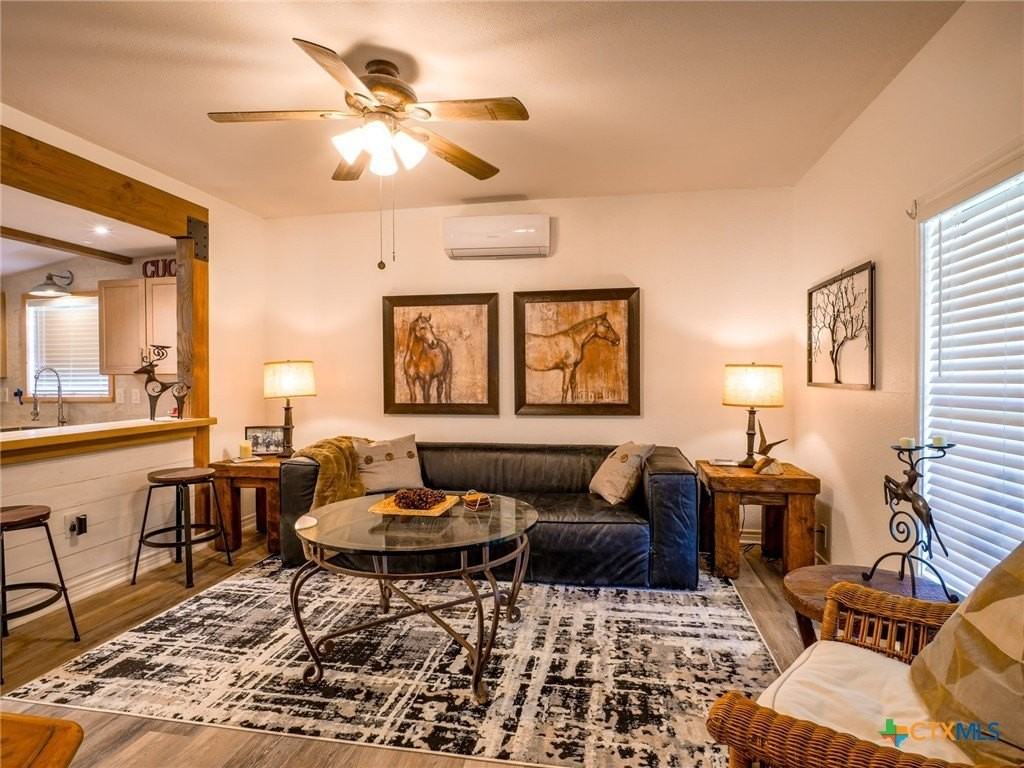 103 N Avenue Q - Photo 4 of 26