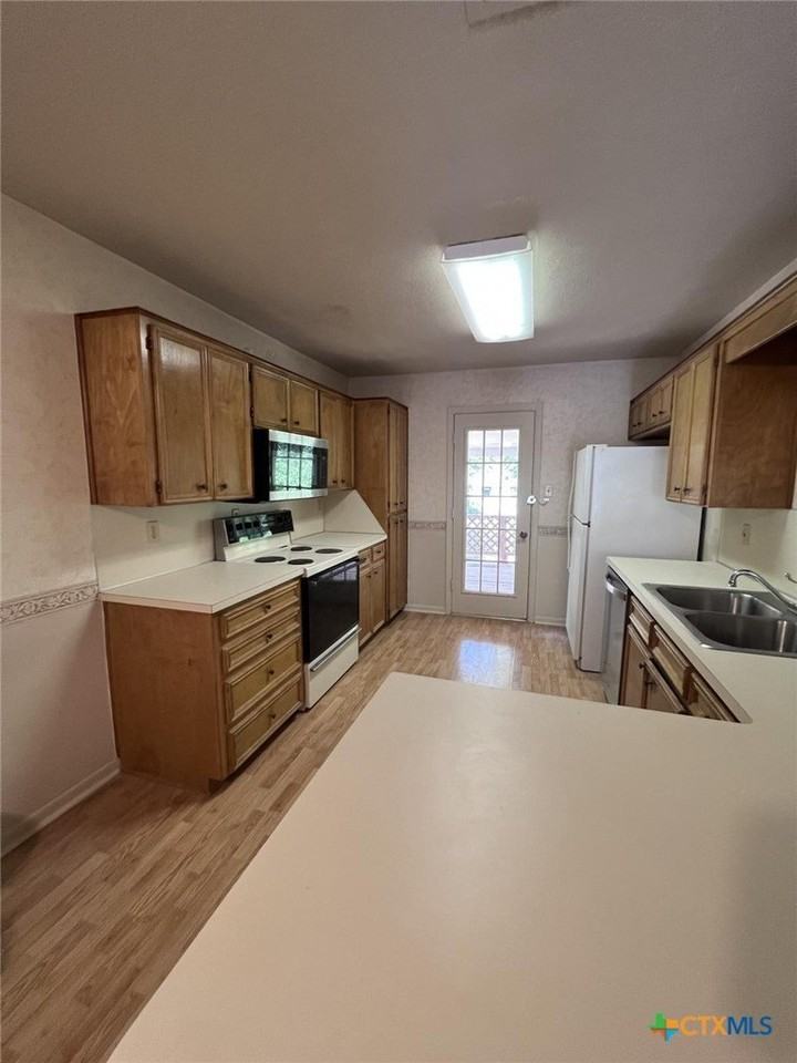 2104 Terrace Dr - Photo 3 of 21