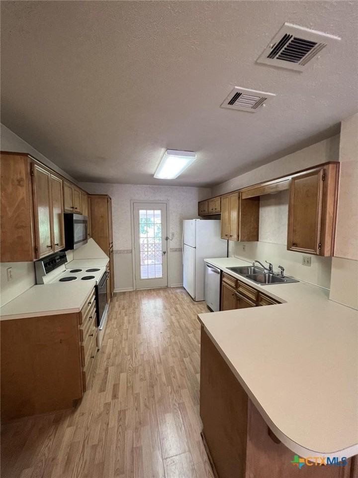 2104 Terrace Dr - Photo 4 of 21