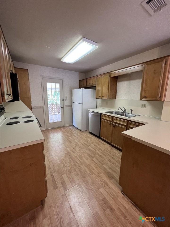 2104 Terrace Dr - Photo 5 of 21
