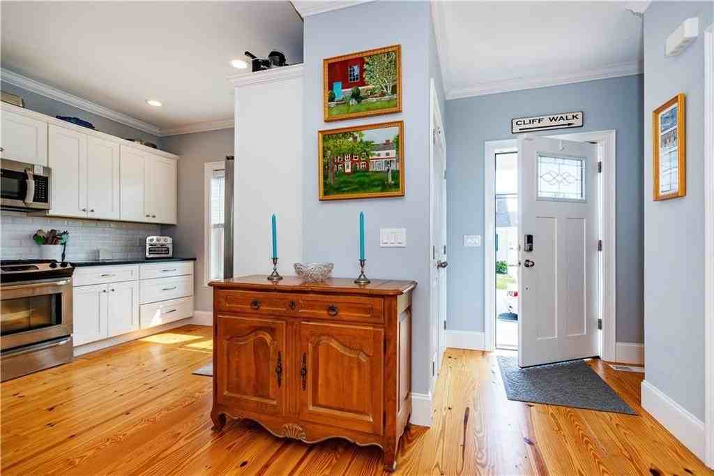 19 Eustis Ave - Photo 5 of 44