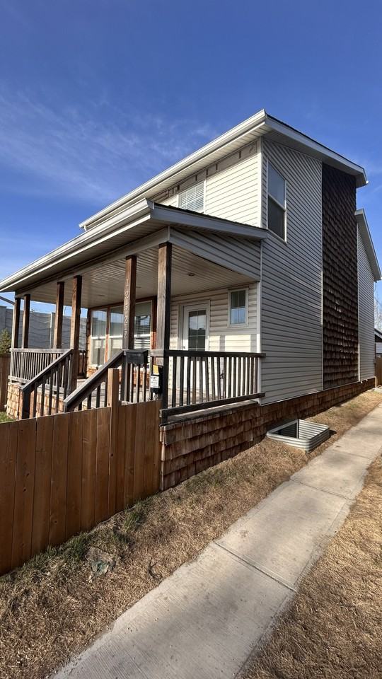 12525 77 Street NW - 12525 Main #12525MAIN - Photo 2 of 6