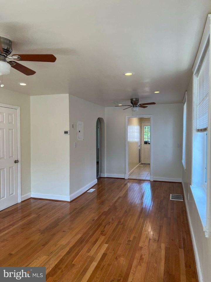 101 Galveston Pl Sw #4 - Photo 2 of 6