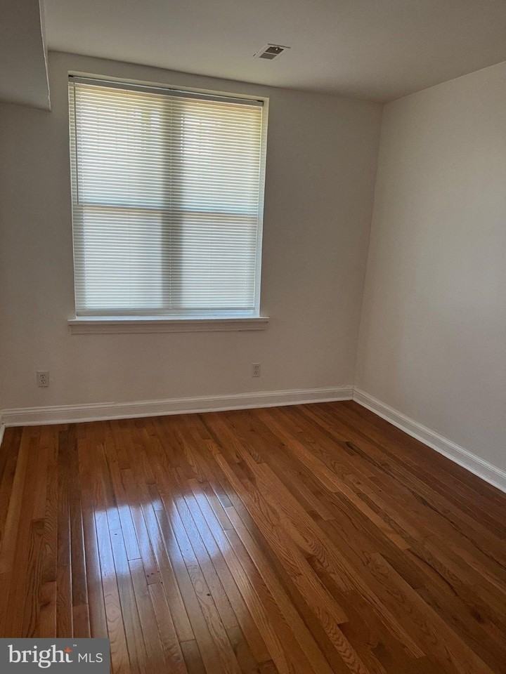 101 Galveston Pl Sw #4 - Photo 3 of 6
